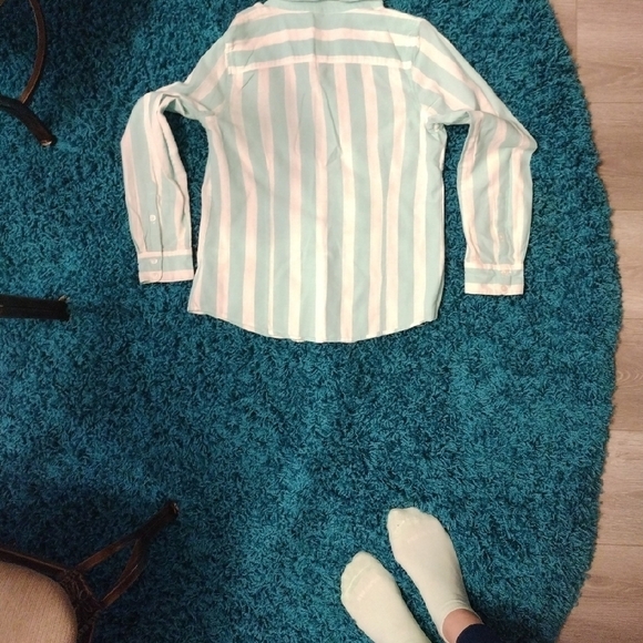 Green and White Longed Sleeve Button Down - Picture 7 of 8